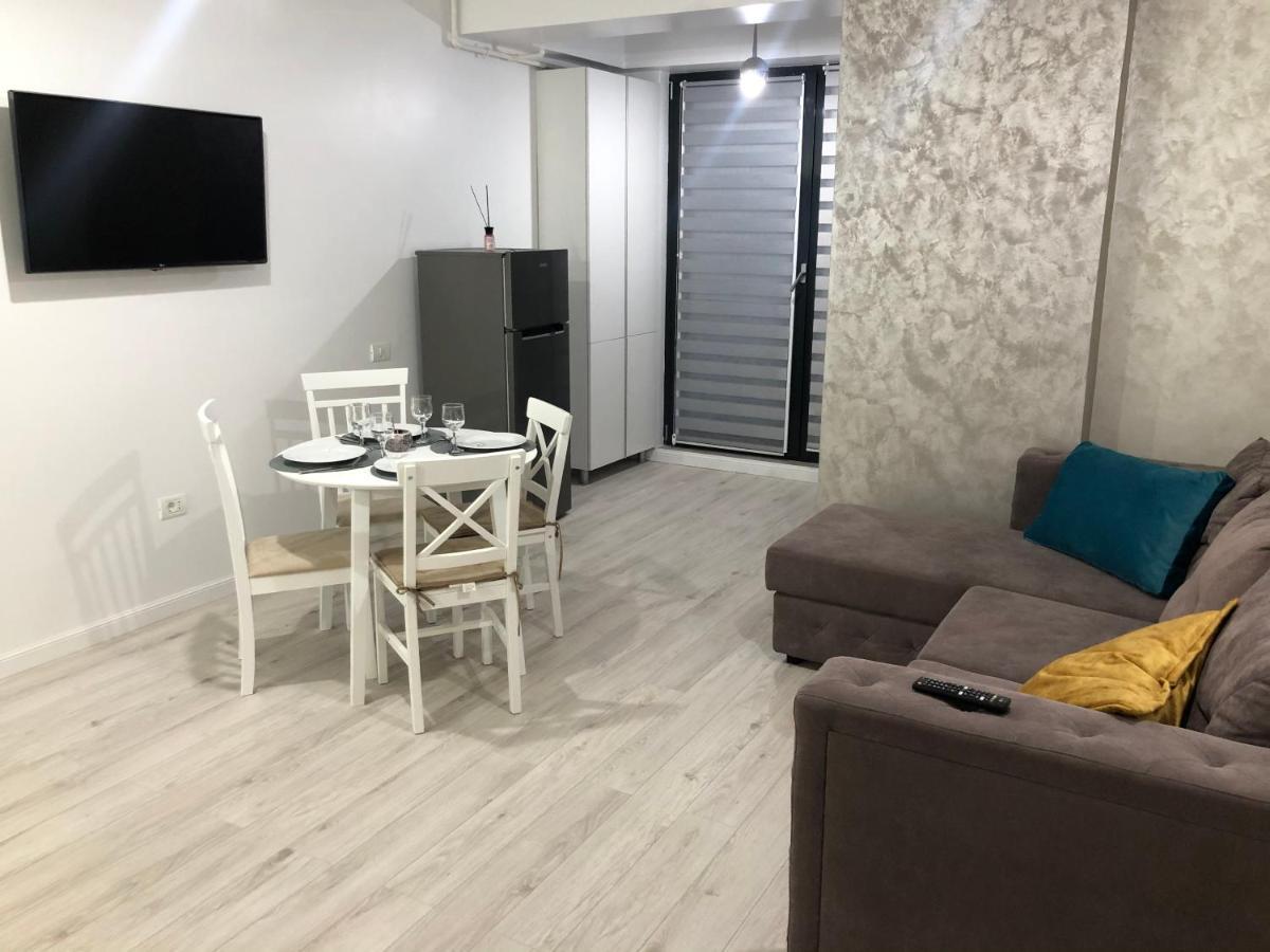 דירות מאמאיה Apartament Nataly Building Lake מראה חיצוני תמונה