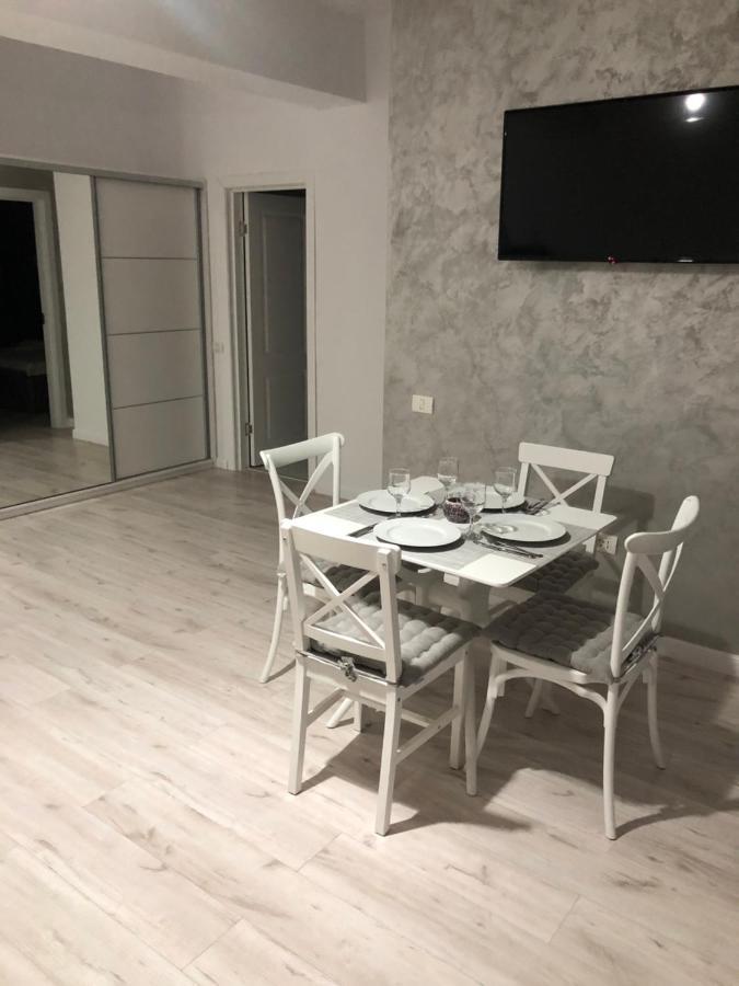 דירות מאמאיה Apartament Nataly Building Lake מראה חיצוני תמונה